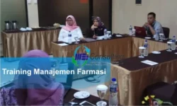 Training manajemen farmasi untuk meningkatkan mutu layanan, pengelolaan obat, dan standar kefarmasian di rumah sakit maupun apotek