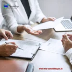 contract drafting adalah proses penyusunan kontrak profesional di atas meja kerja